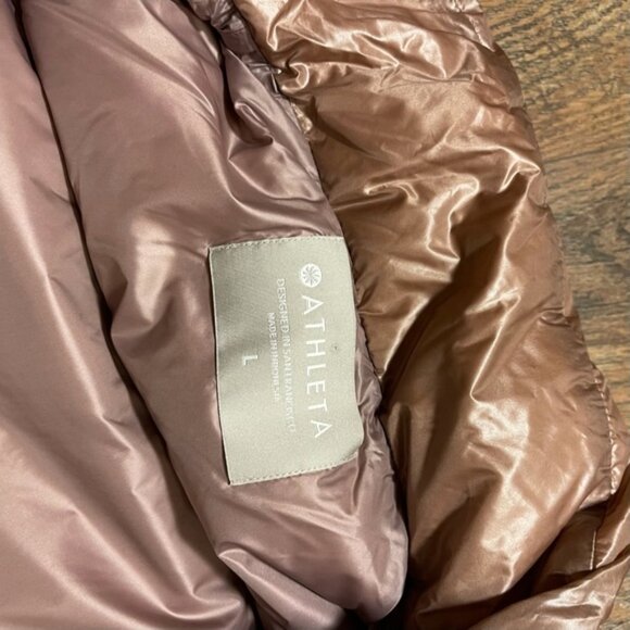 Athleta Sportswear Lofty Down Woman's Puffer Metallic Pink Vest - Picture 5 of 8